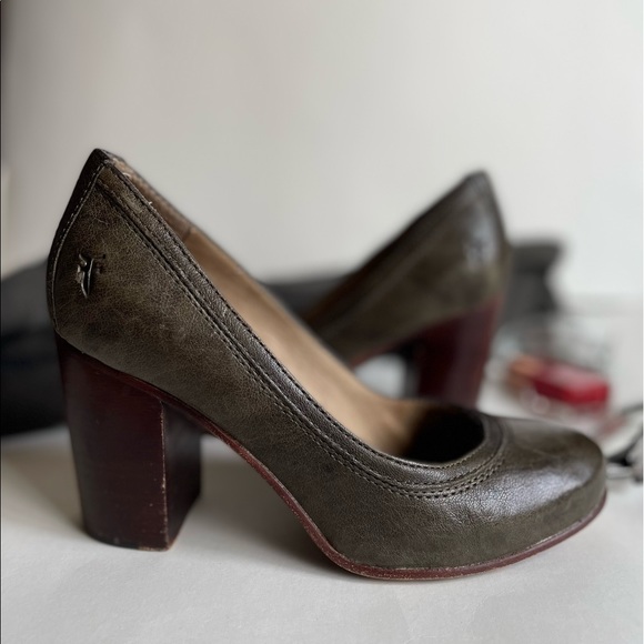 Frye Shoes - Frye Carson Antique Cognac Leather Pumps